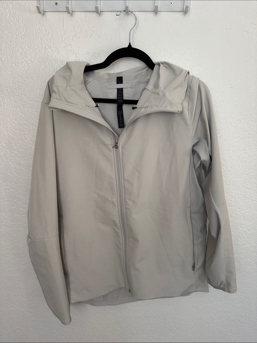 lululemon athletica Men's Hooded Windbreaker Jacket - Light Gray